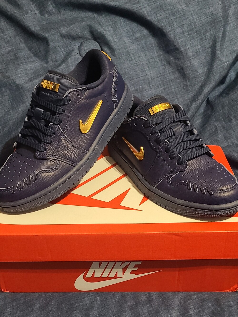 Jordan 1 Low "Method Of Make" FN5032-400, Like New! Women 6/Youth 4.5